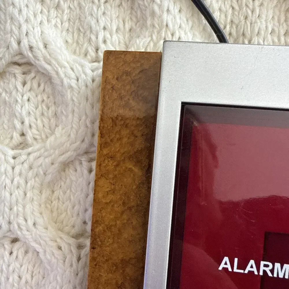Vintage Strong Idea 2502 Giant Red LED Digital Alarm Clock Faux Wood Trim Retro